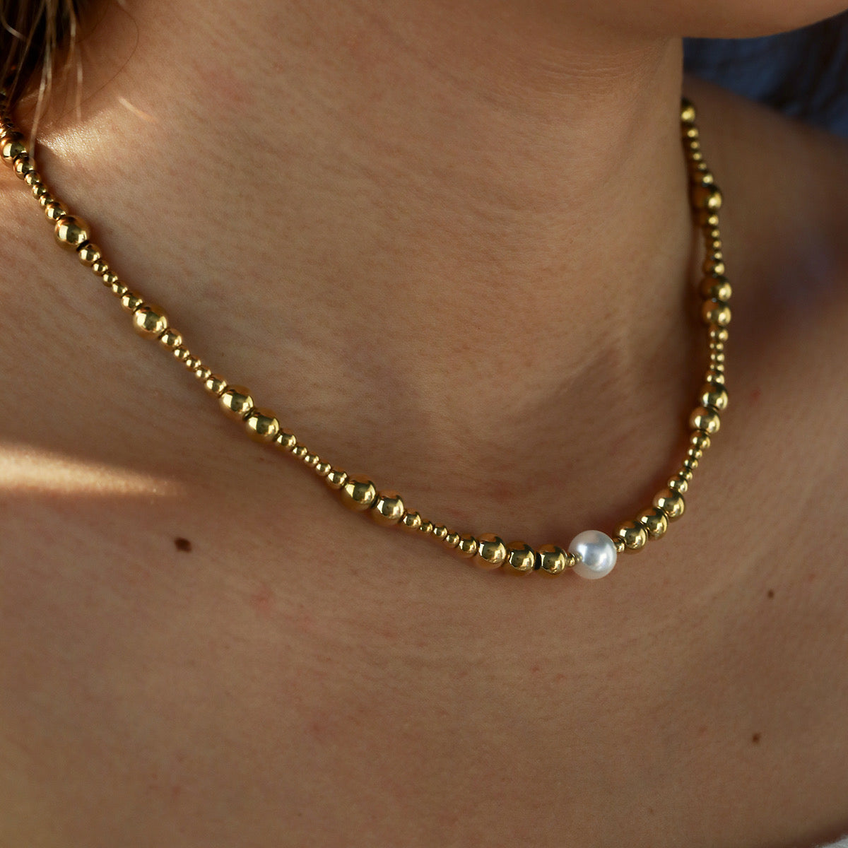 Collar balines con perla al centro