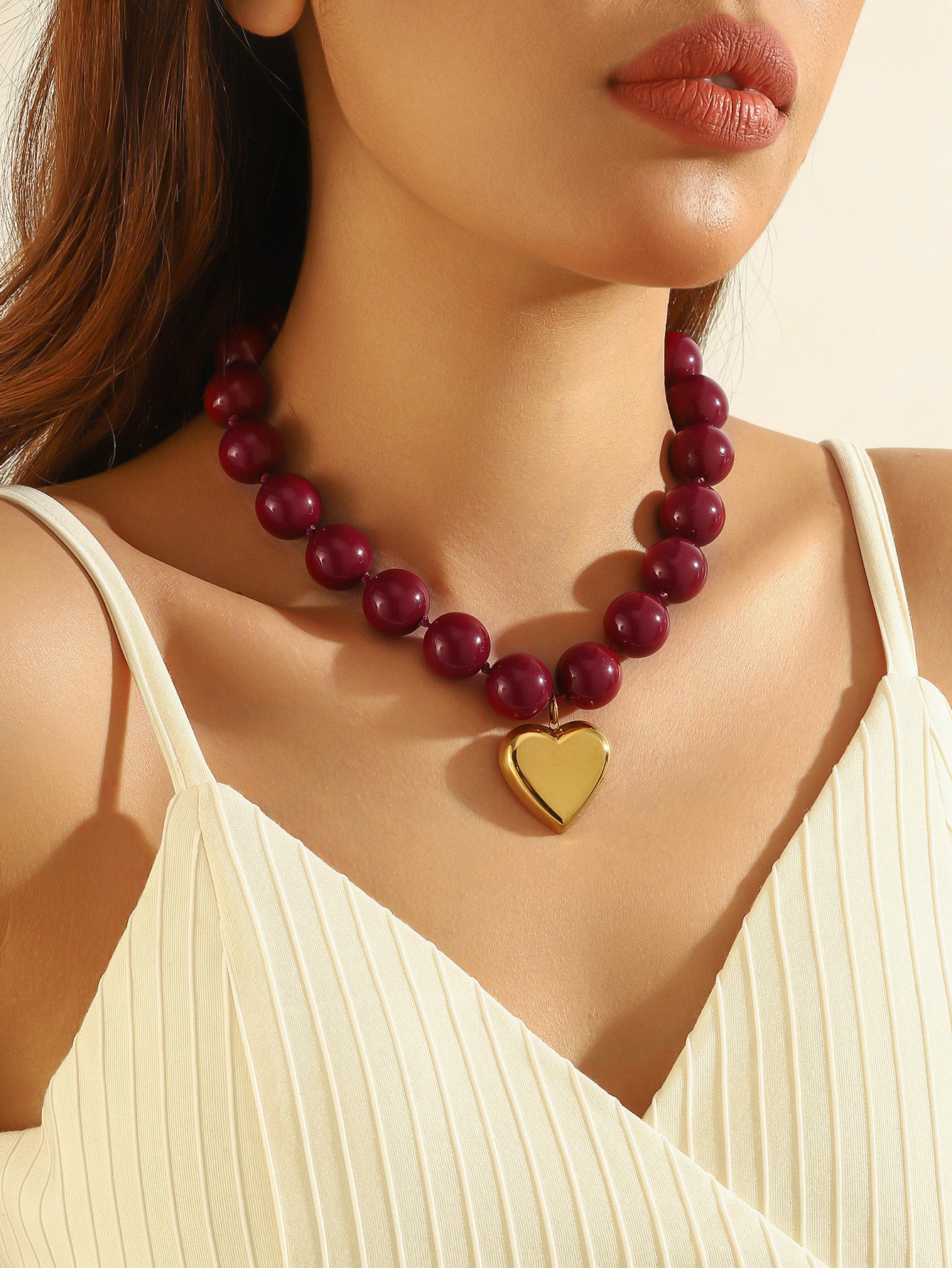 Collar bolas corazón rojo