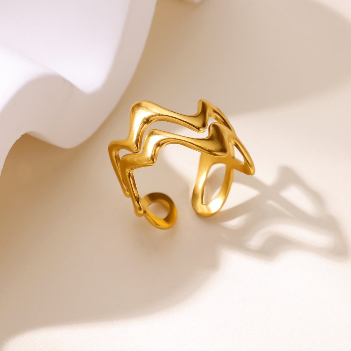 Anillo ondas en pico