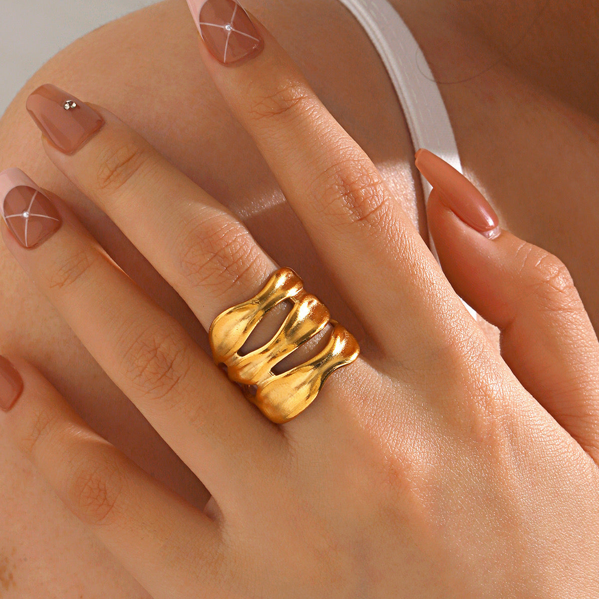 Anillo tres líneas ondeadas