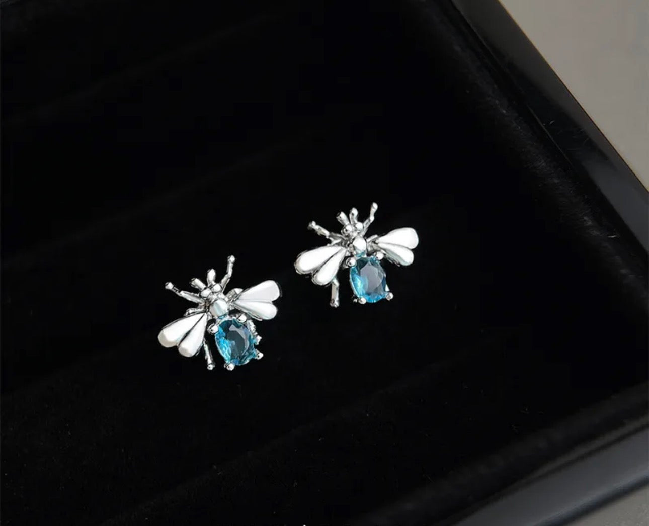 Aretes avispa azul