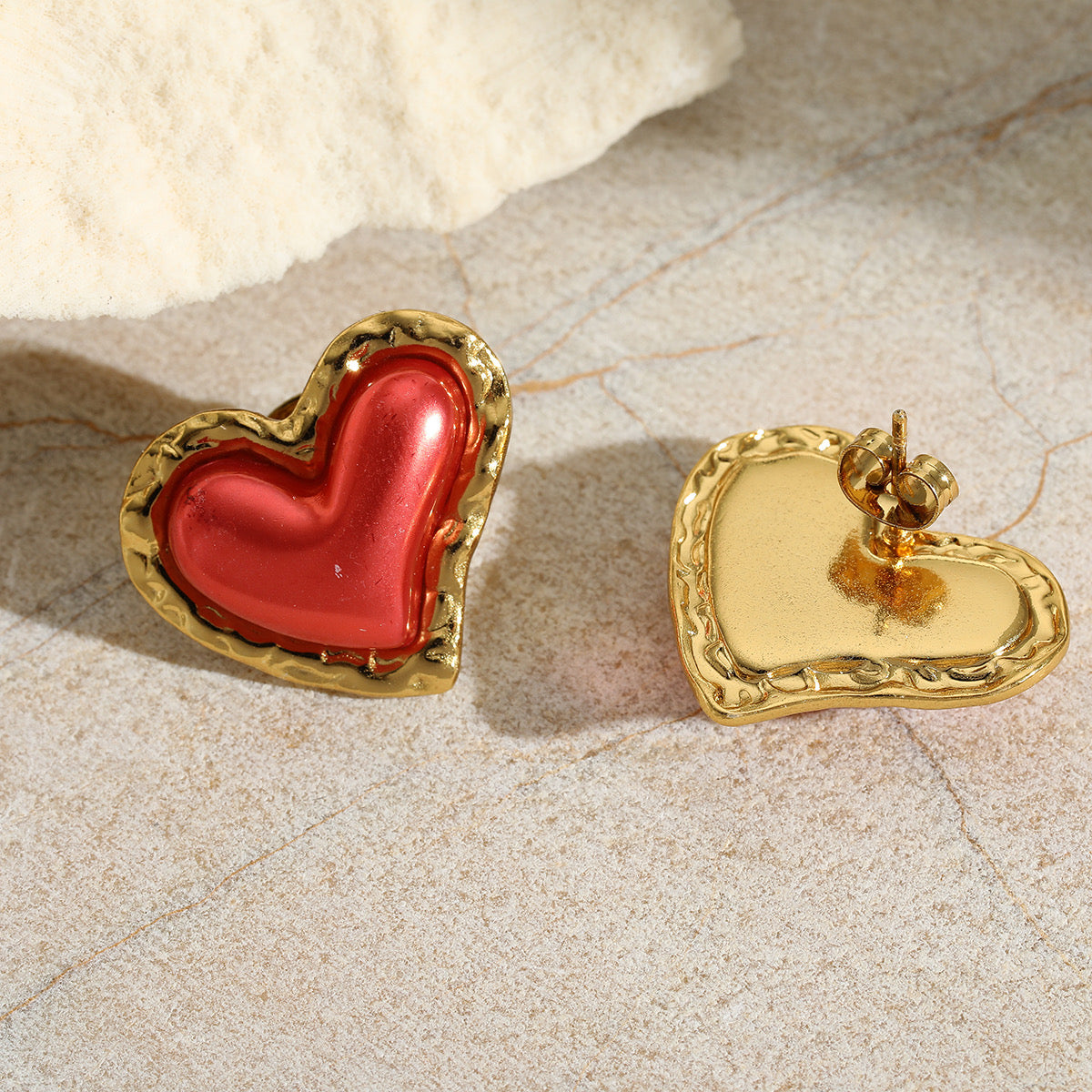 Aretes corazón aperlado rojo