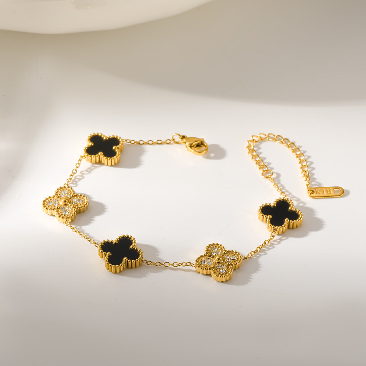 Pulsera mixta de trébol negra