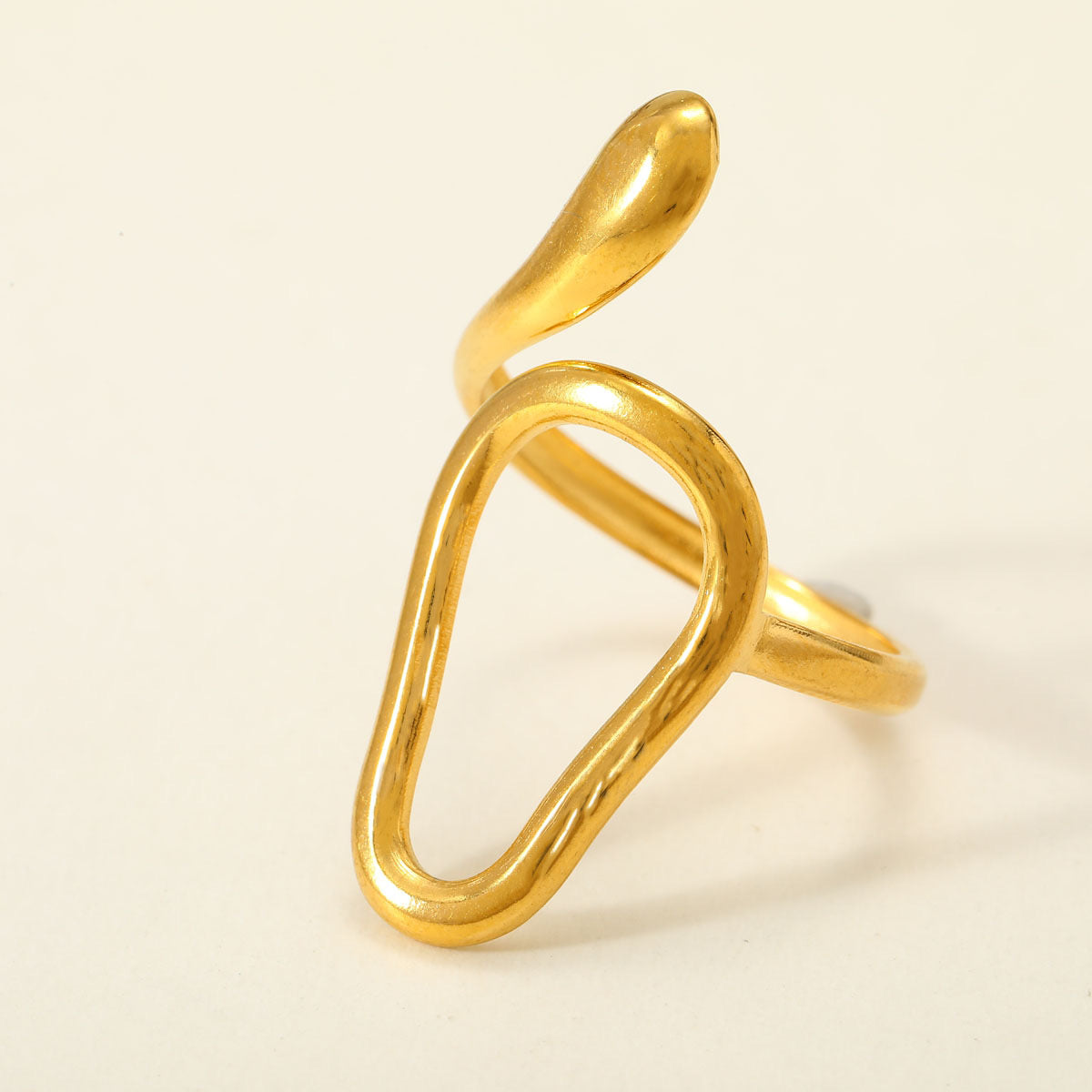 Anillo gota invertida