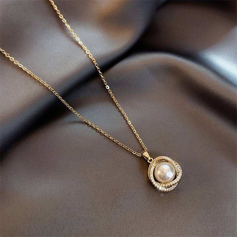 Collar perlita enlazada