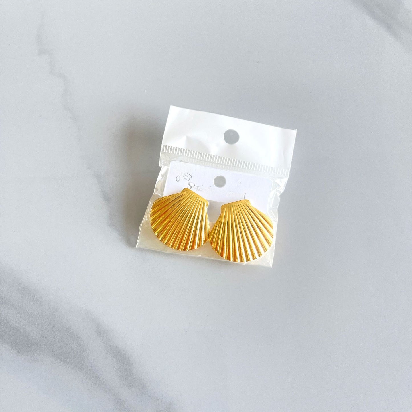 Aretes concha sencillo