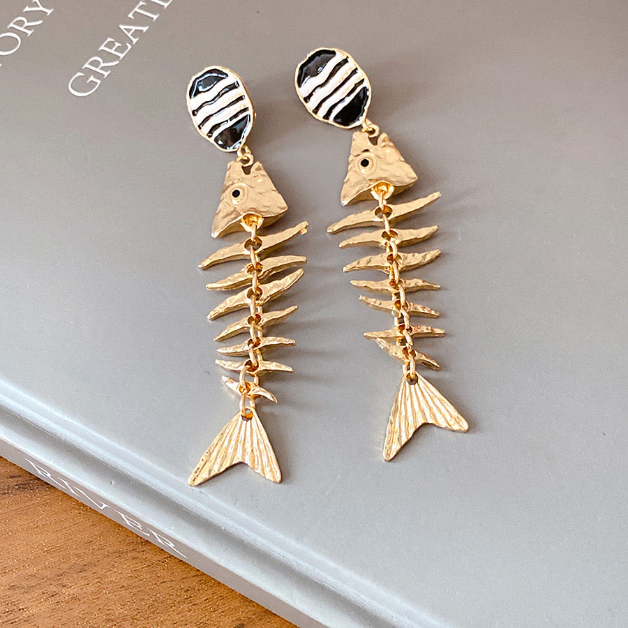 Aretes esqueleto con zebra dorado