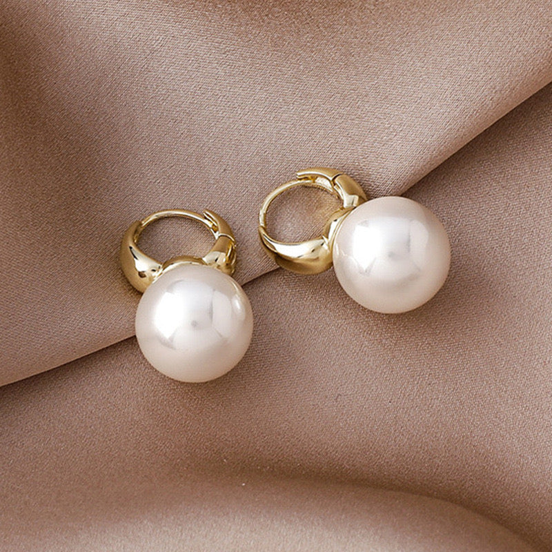 Aretes con perla estilo Huggies