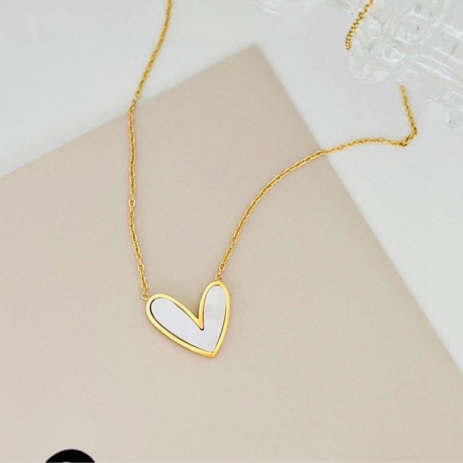 Collar corazón blanco