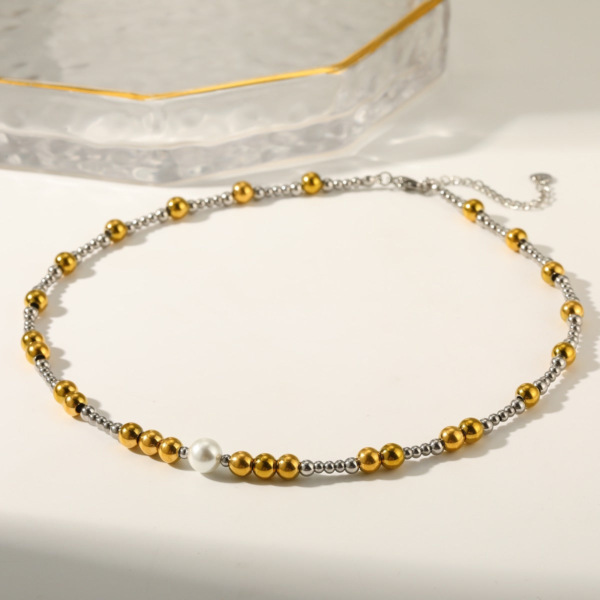 Collar balines con perla al centro
