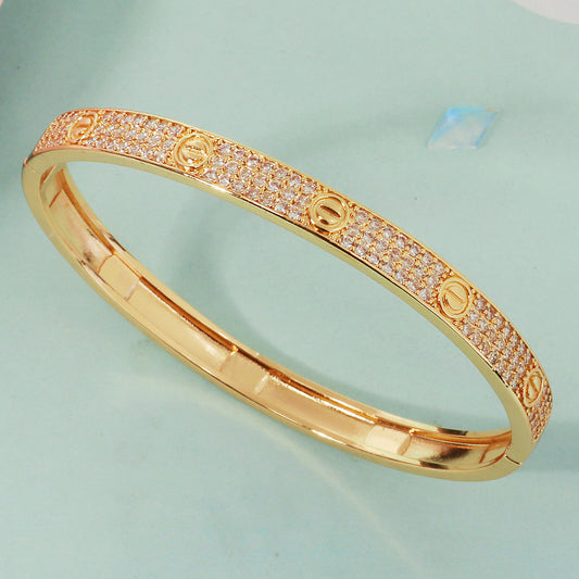 Pulsera tipo Cartier tupida de brillo