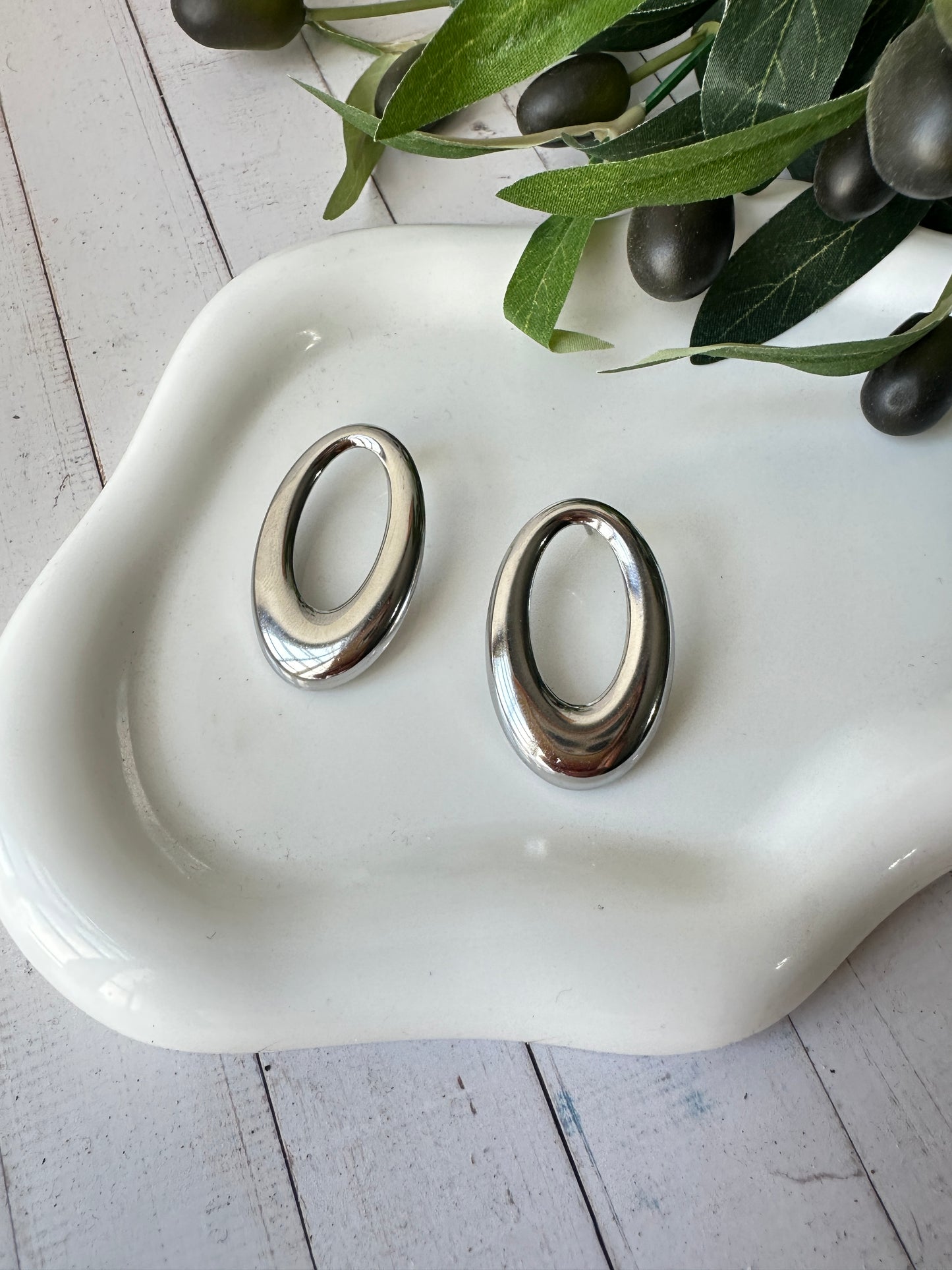 Aretes oval elegante dorado