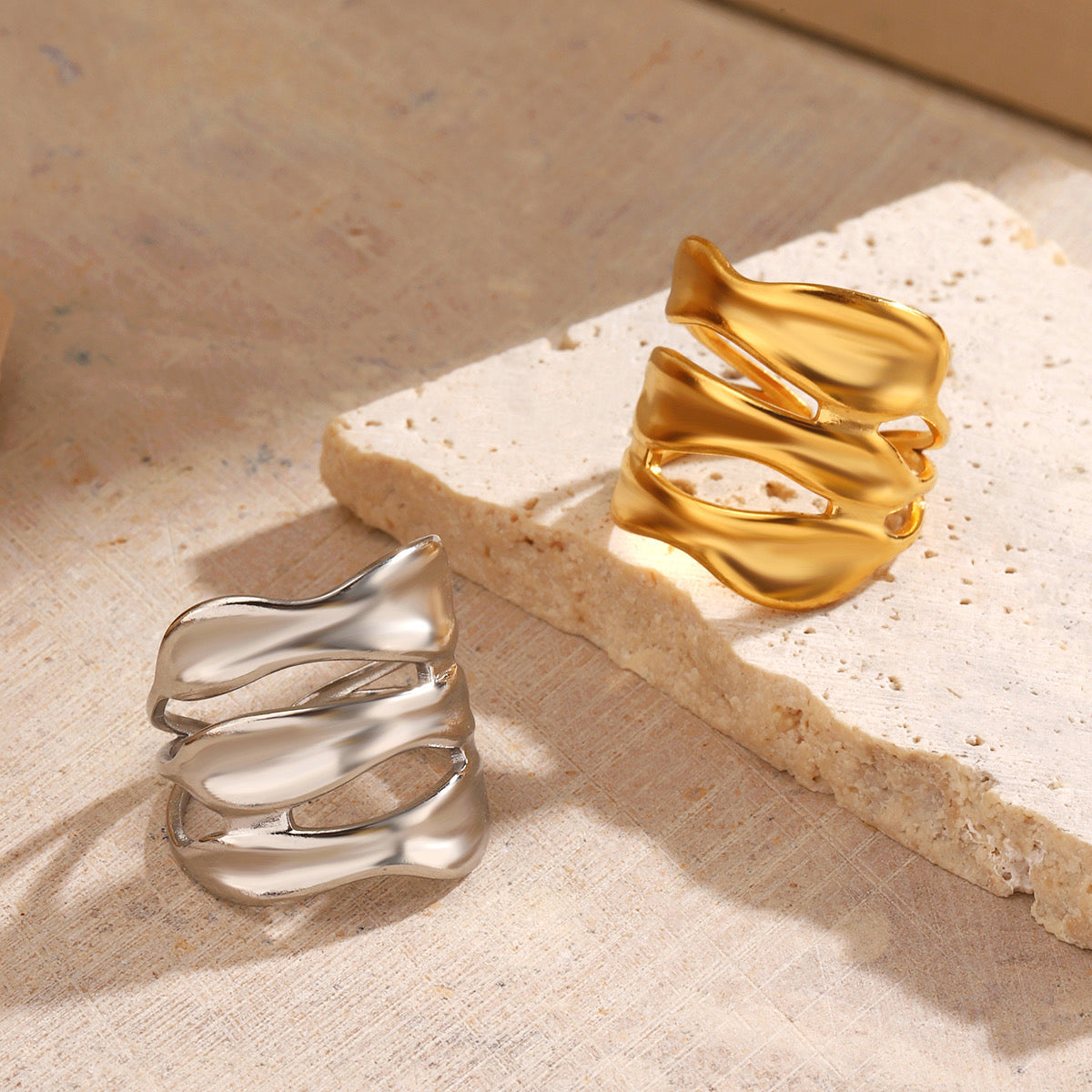 Anillo tres líneas ondeadas