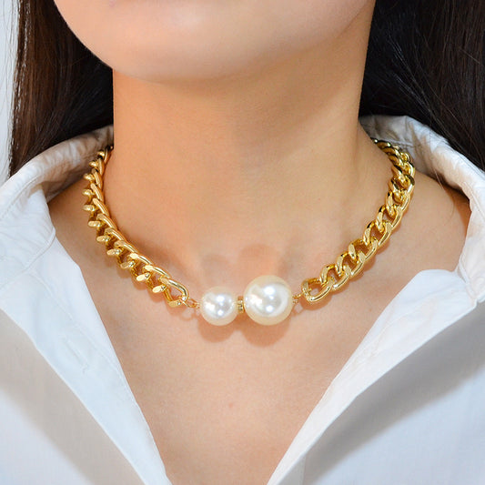 Collar chuncky con perlas al centro