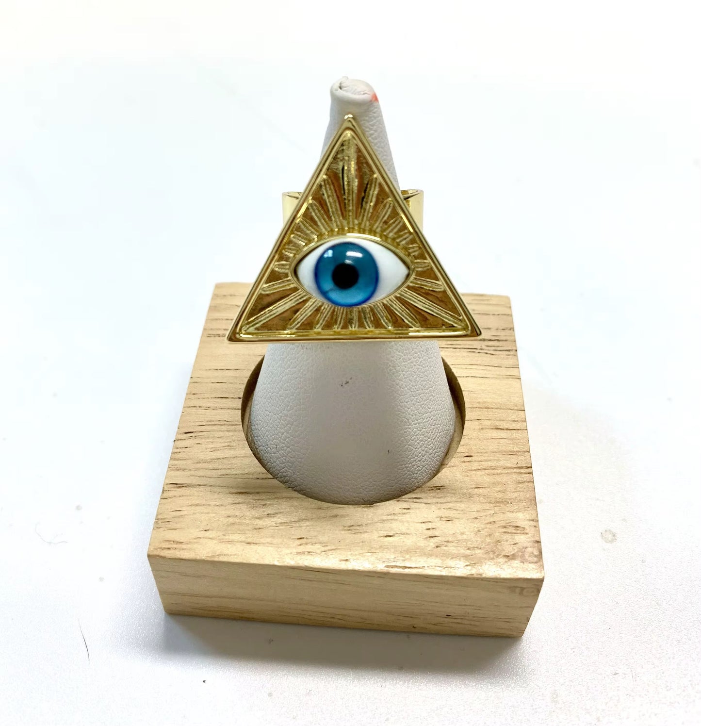 Anillo triángulo con ojo de cristal