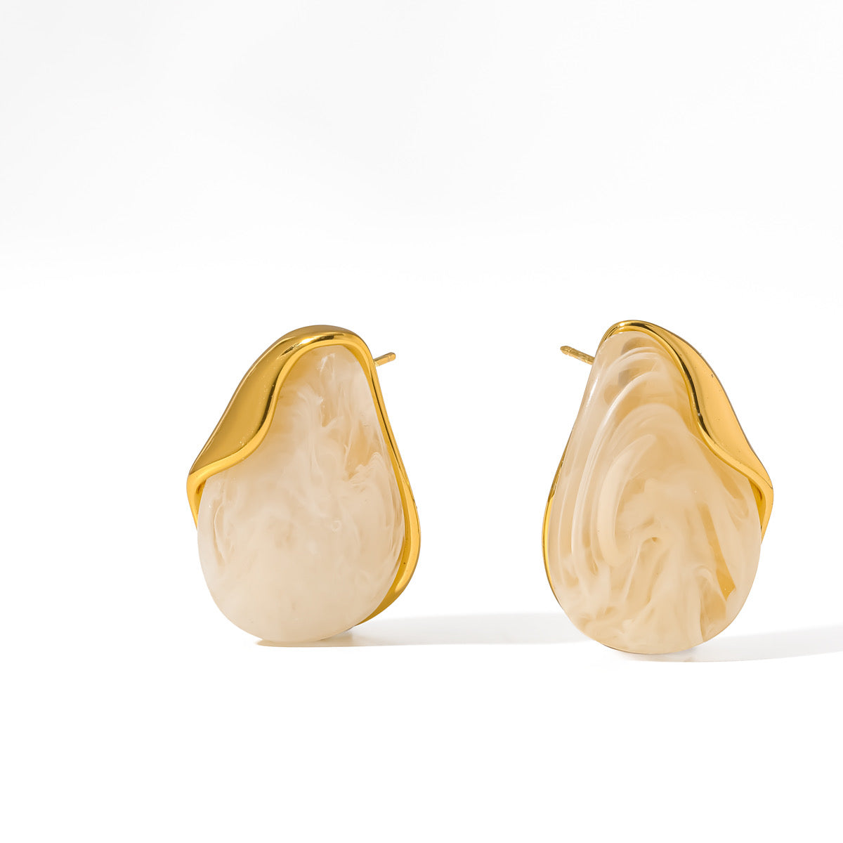Aretes maxi con detalles en acero