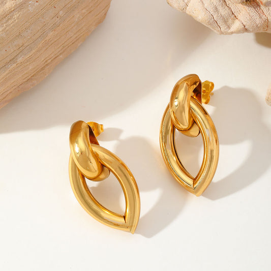 Aretes nudo irregular