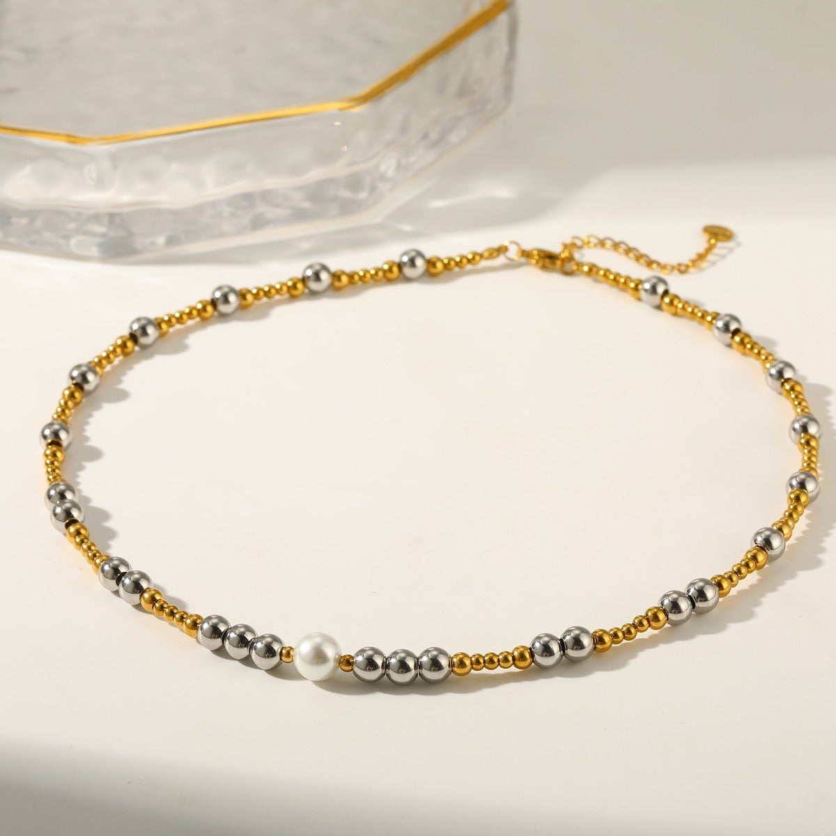 Collar balines con perla al centro