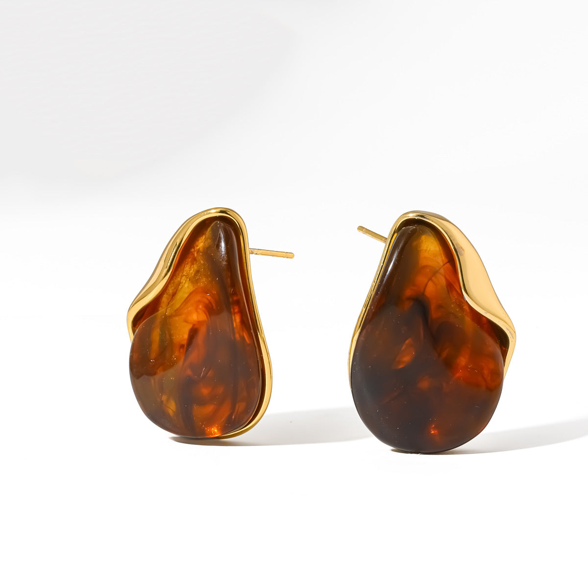 Aretes maxi con detalles en acero
