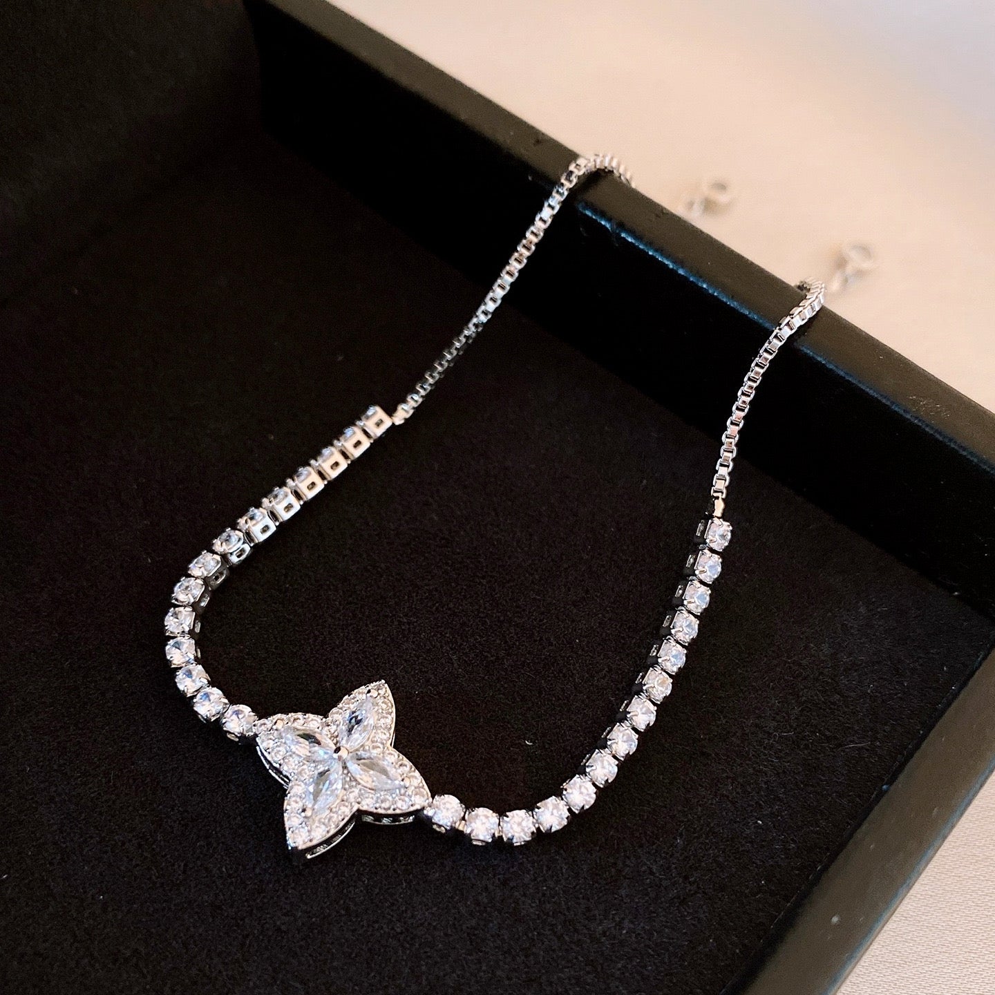 Pulsera ajustable trébol