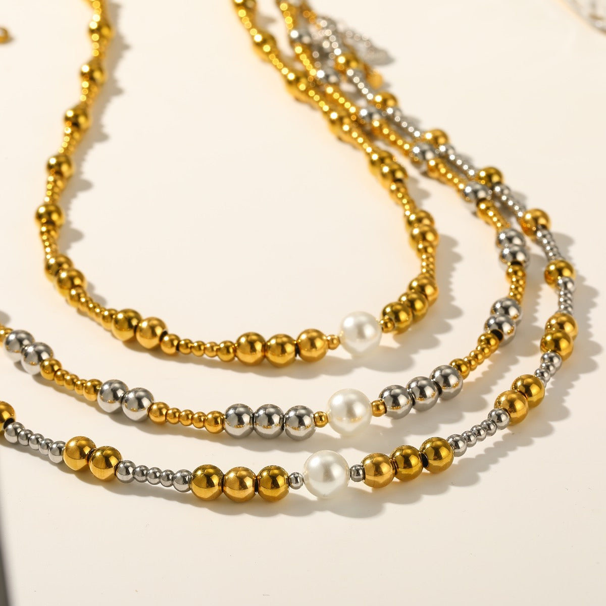 Collar balines con perla al centro