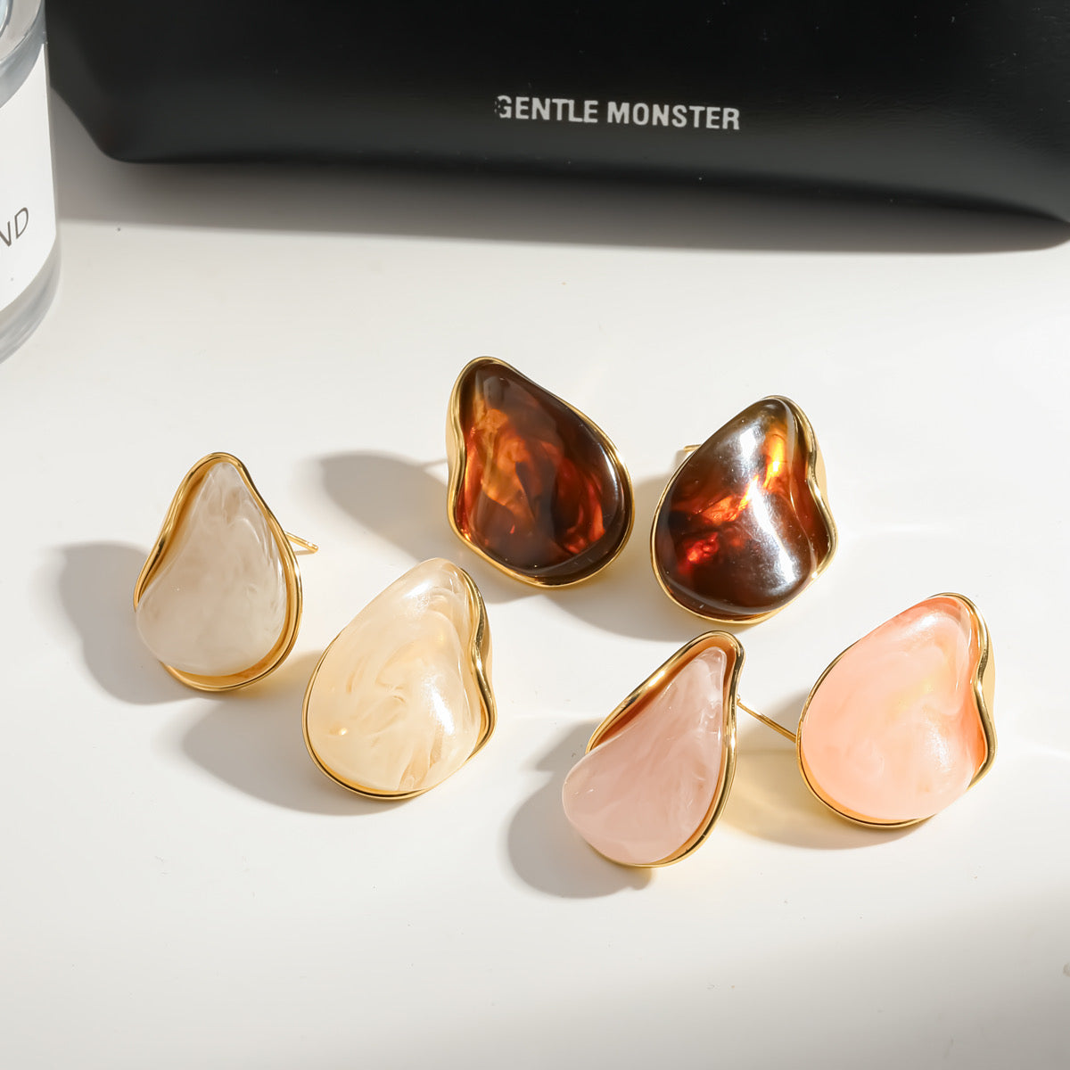 Aretes maxi con detalles en acero