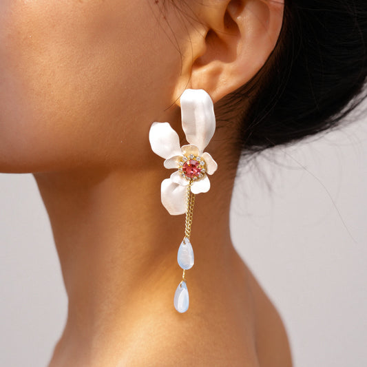 Aretes flor maxi blanca con azul