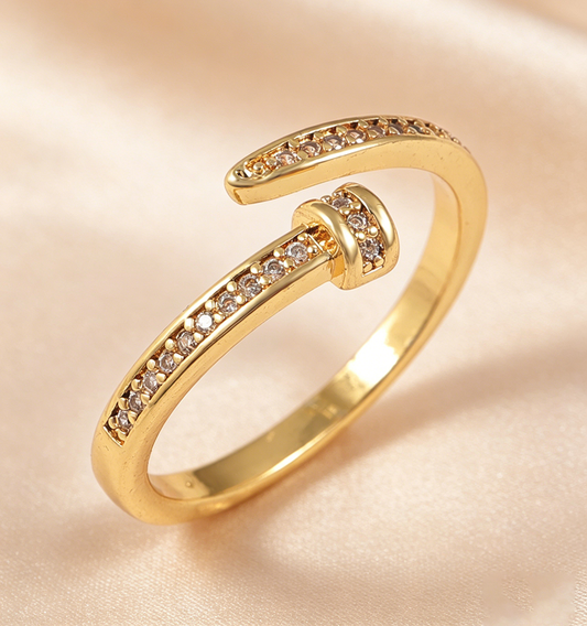 Anillo clavo con cristales dorado