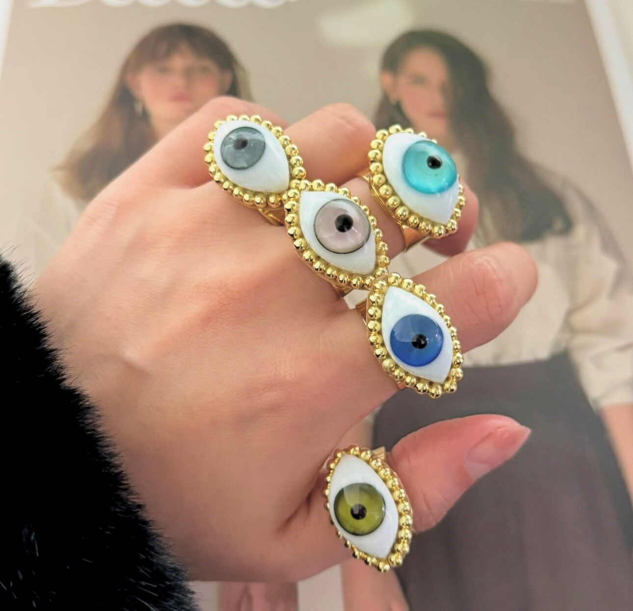 Anillo ojo cristal con bolitas