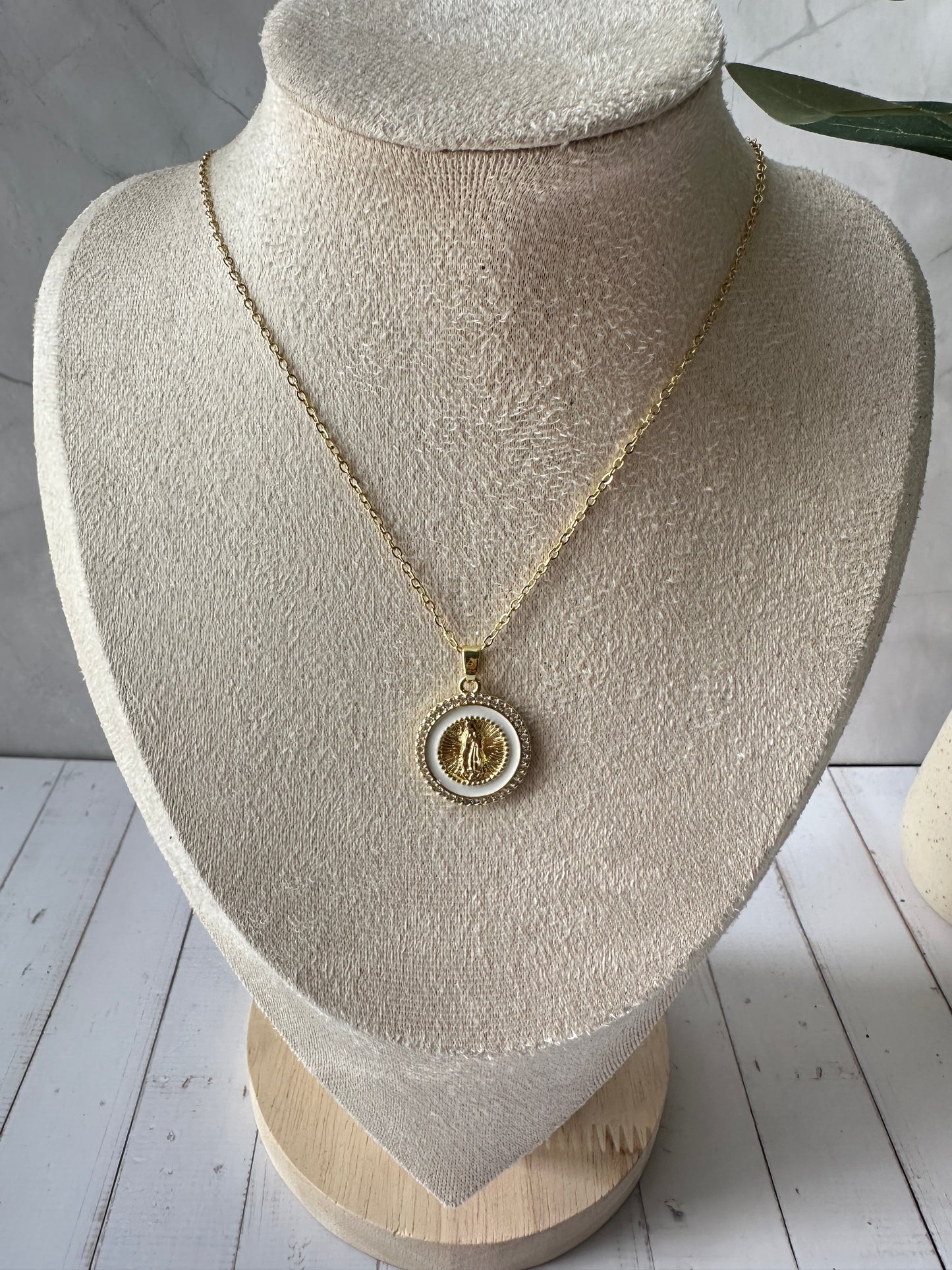 Collar Guadalupe redondo