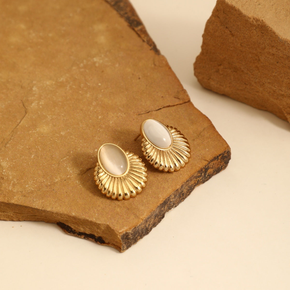 Aretes con piedrita de color