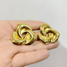 Aretes churrito jumbo dorado
