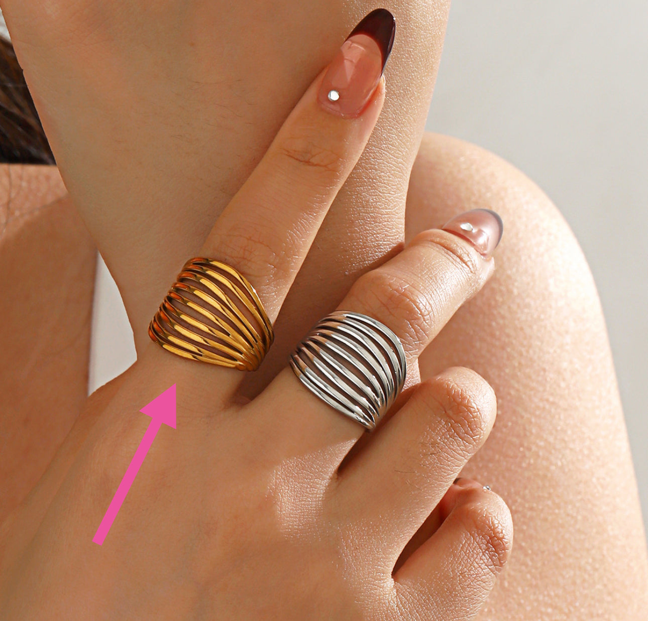 Anillo líneas elegante