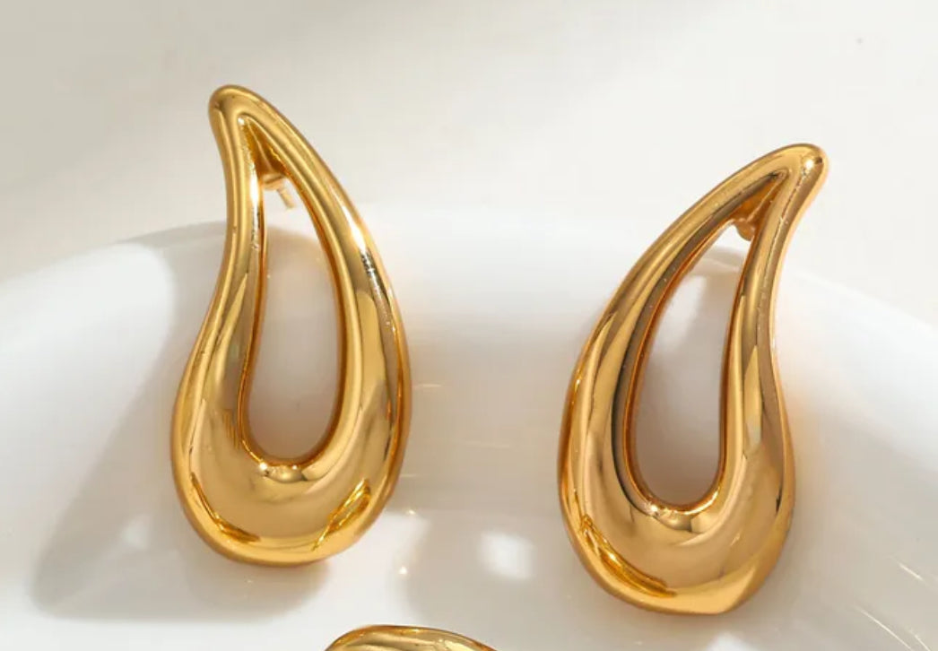 Aretes estilo gota contorno