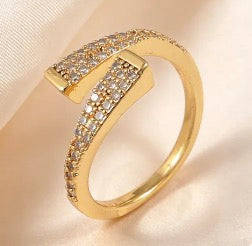 Anillo cruzado con cristales dorado