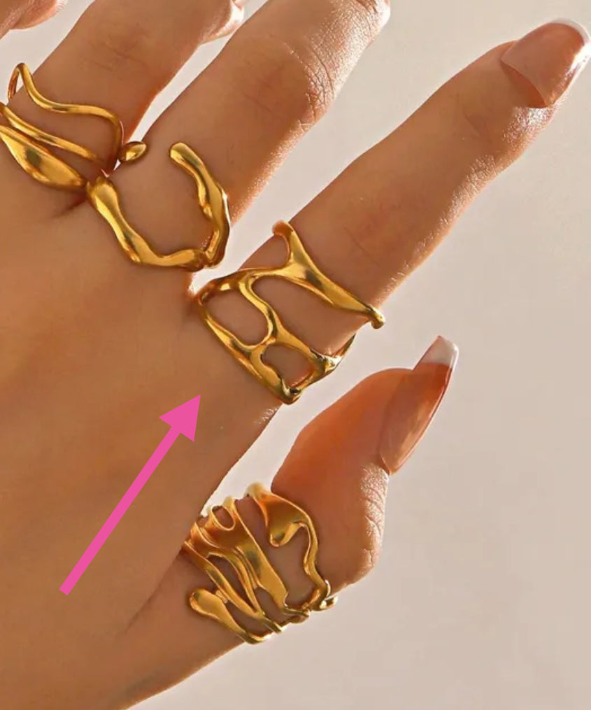 Anillo líneas raras