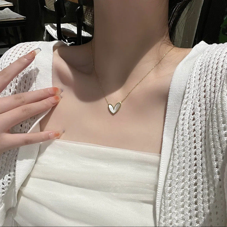 Collar corazón blanco madre perla