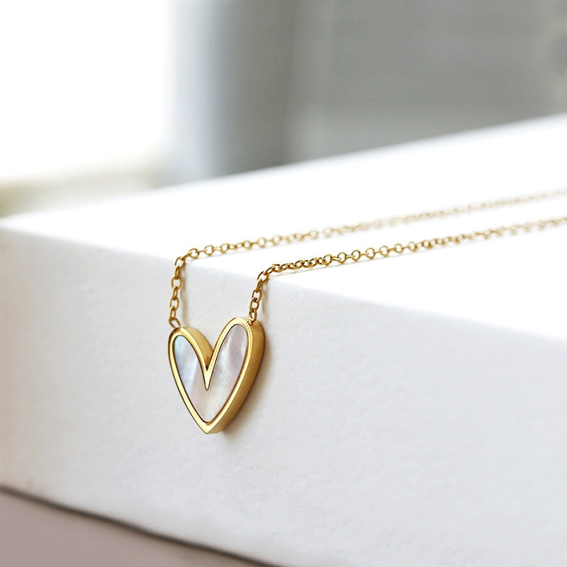 Collar corazón blanco madre perla