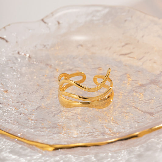 Anillo de ondas bonito