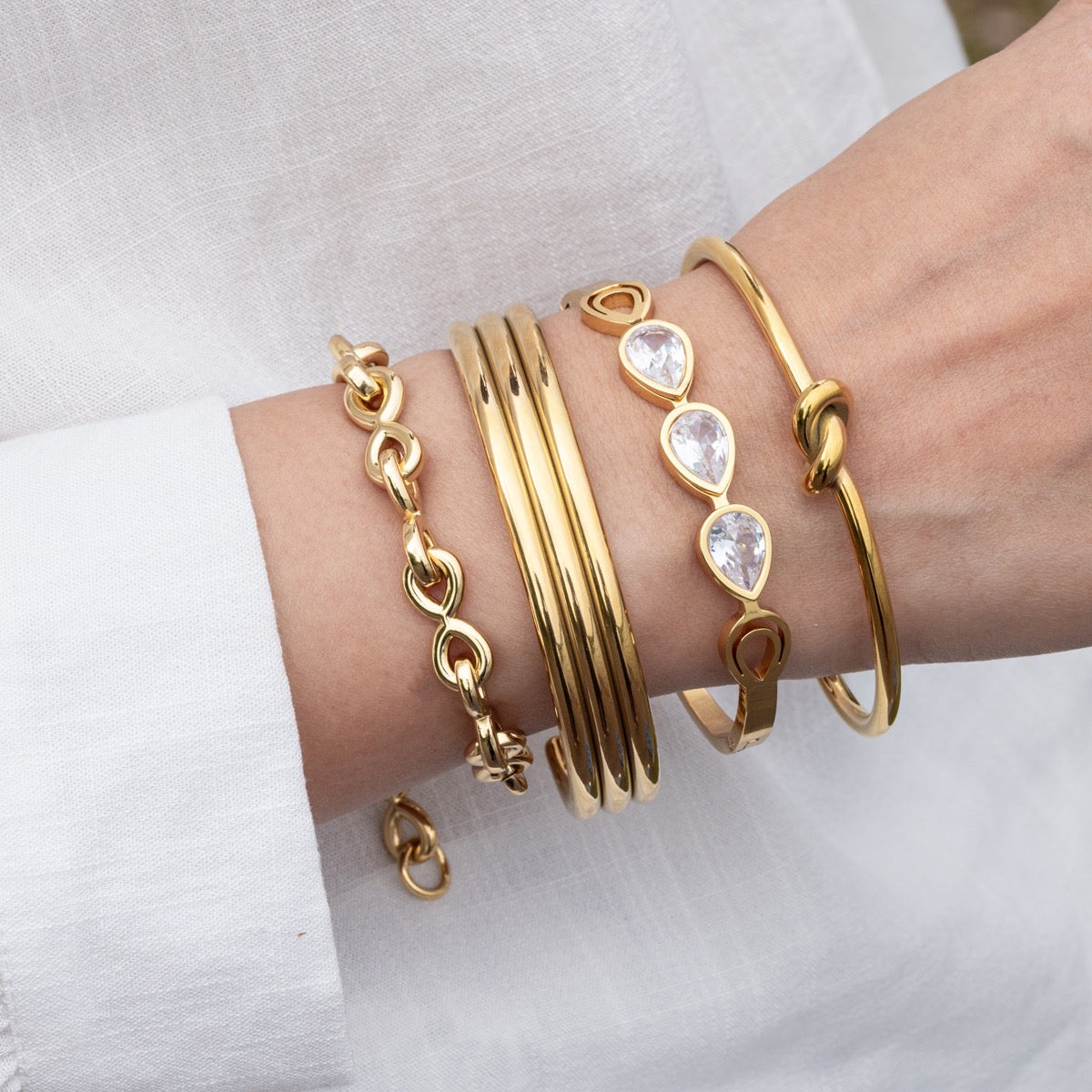 Brazalete delgado nudo