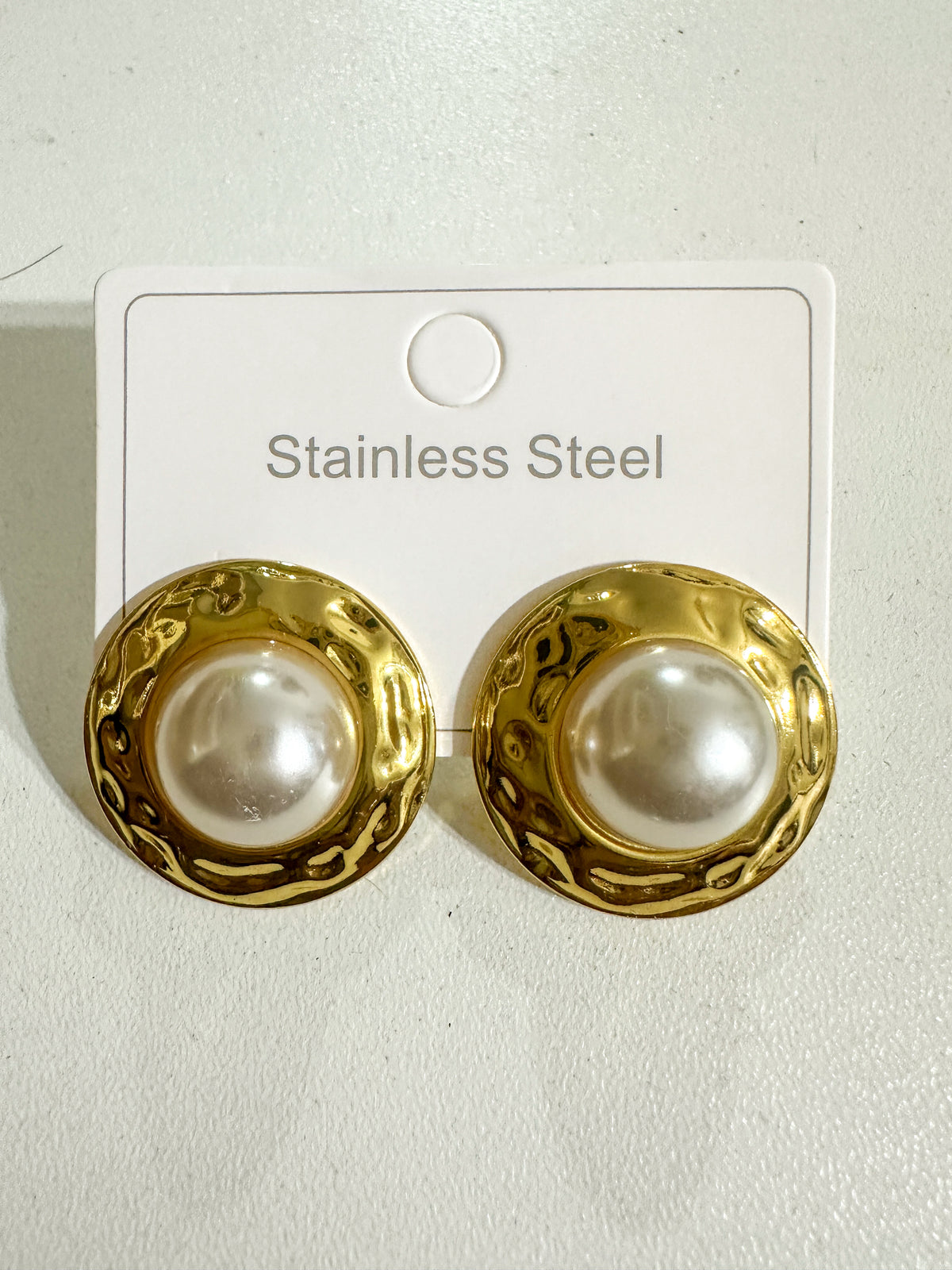 Aretes de perla redondo