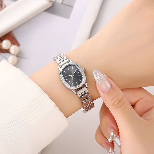 Reloj pequeño plata carátula negra