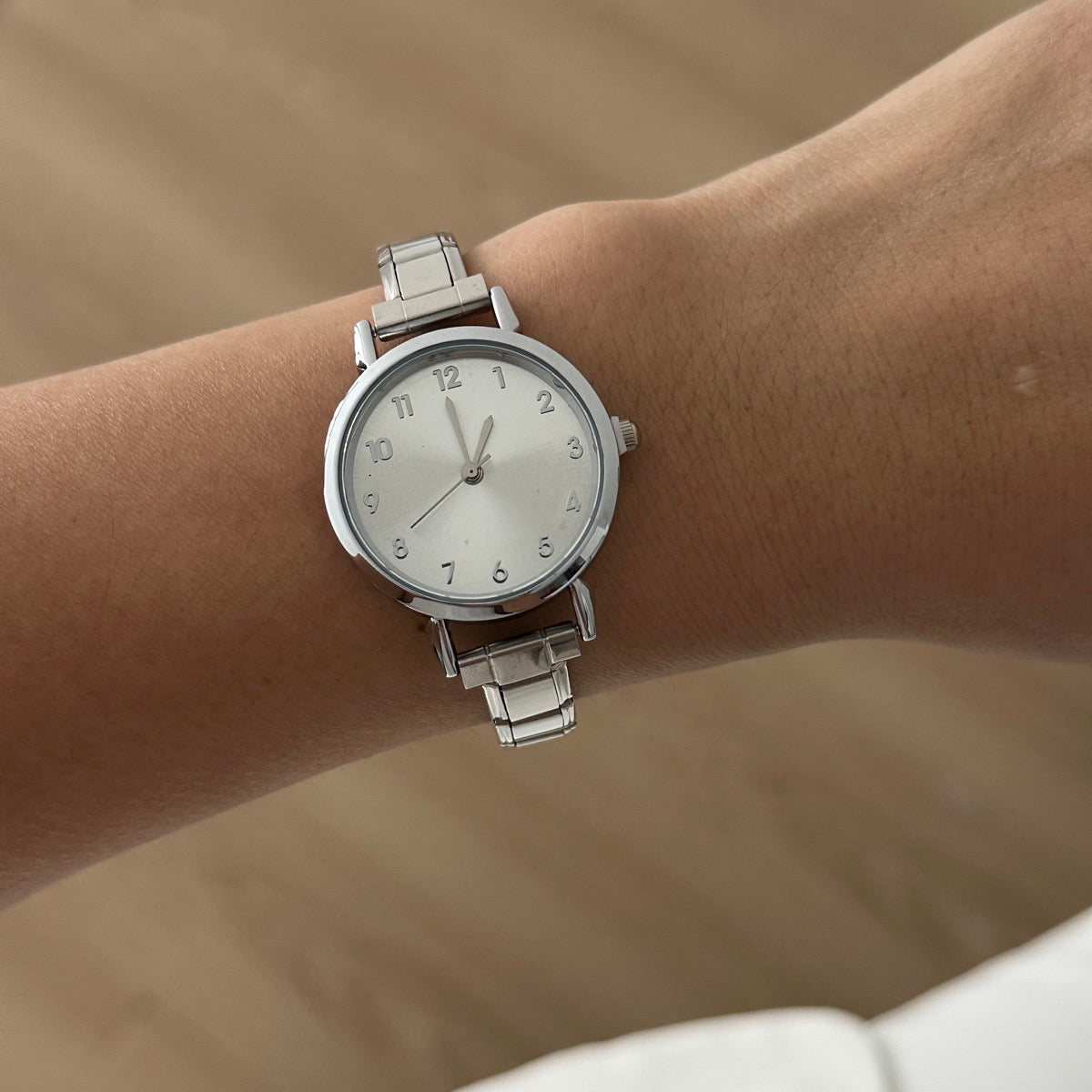 Reloj italiano redondo carátula blanca en dorado