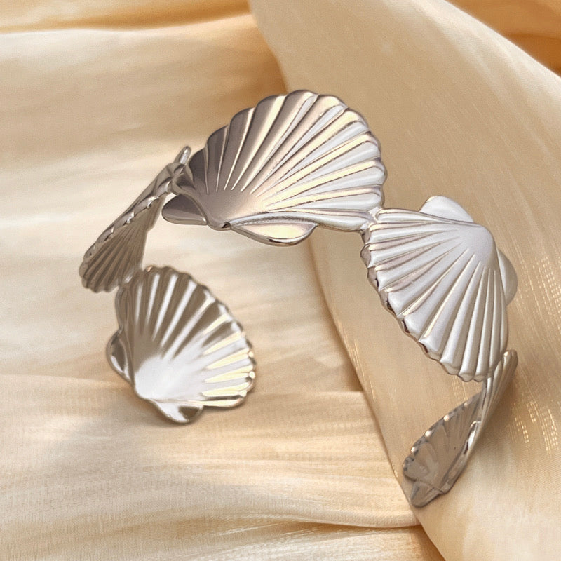 Pulsera brazalete concha en plata