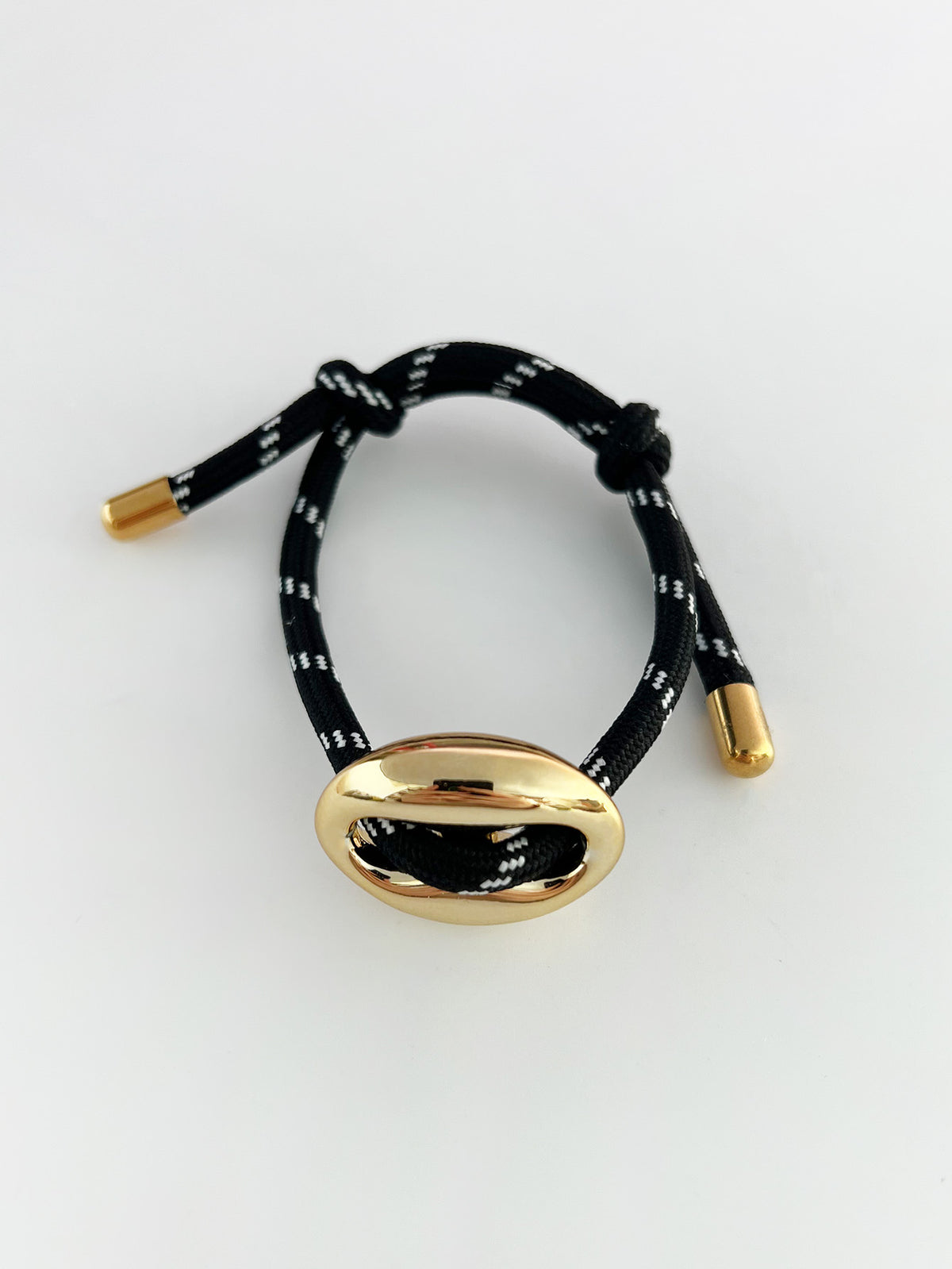 Pulsera de cuerda con dije