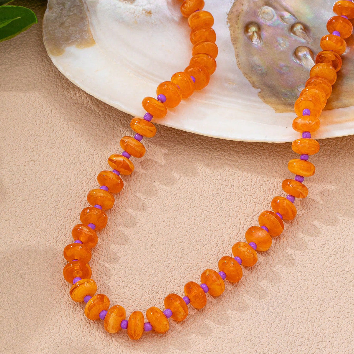 Collar de piedras naranja