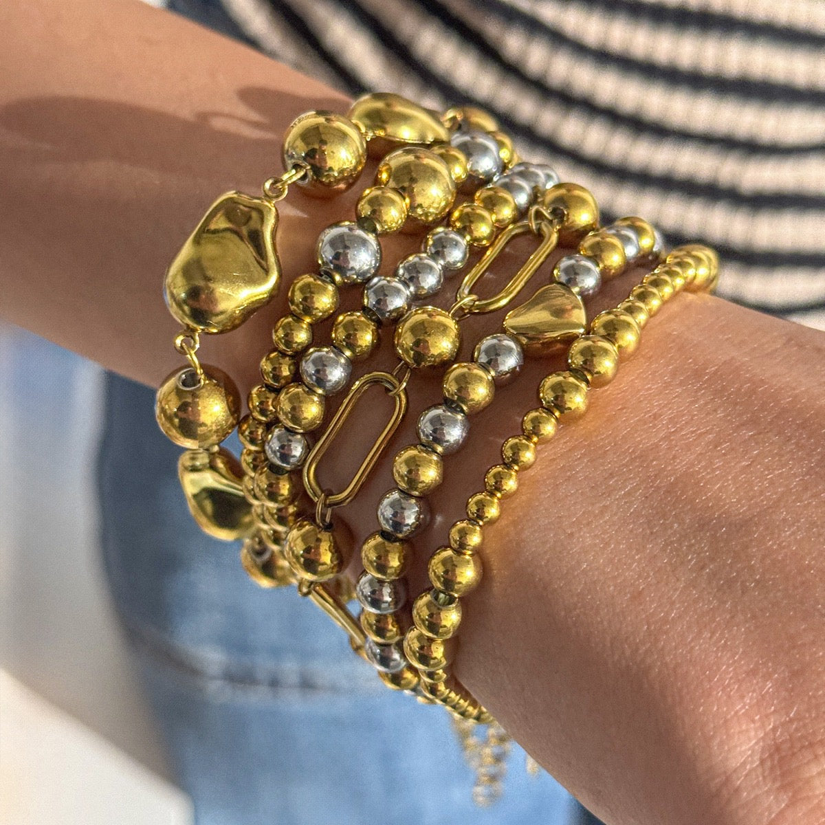 Pulseras varias en bitono y dorada