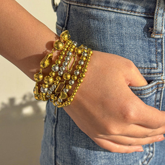 Pulseras varias en bitono y dorada