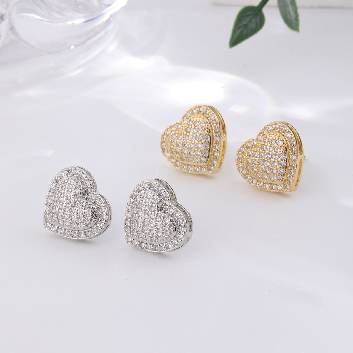 Aretes corazón brillosos