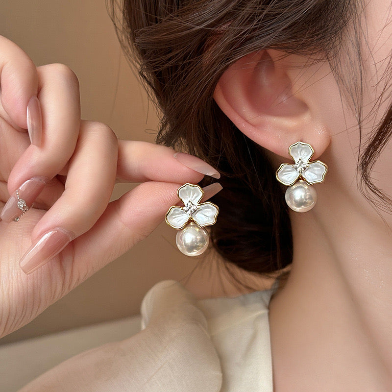 Aretes flor perlita